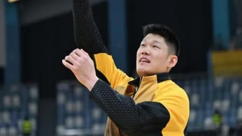 “[图]活塞终结连败，艾维26分4板，浓眉37分9助攻助力取胜”